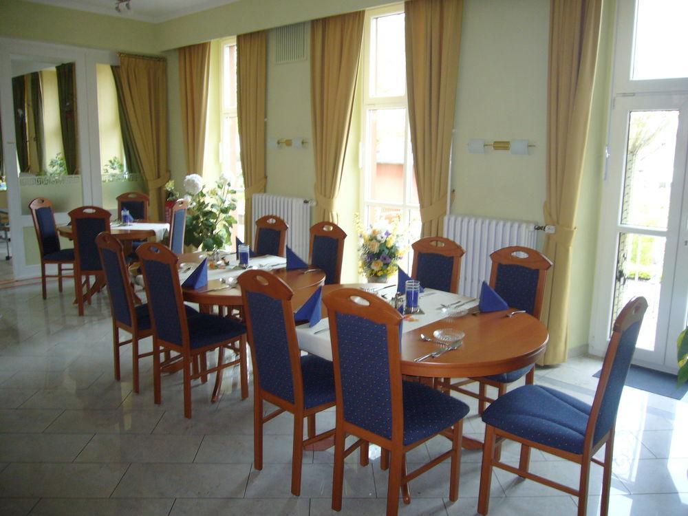 Hotel Am Ceresplatz Мандершайд Екстериор снимка